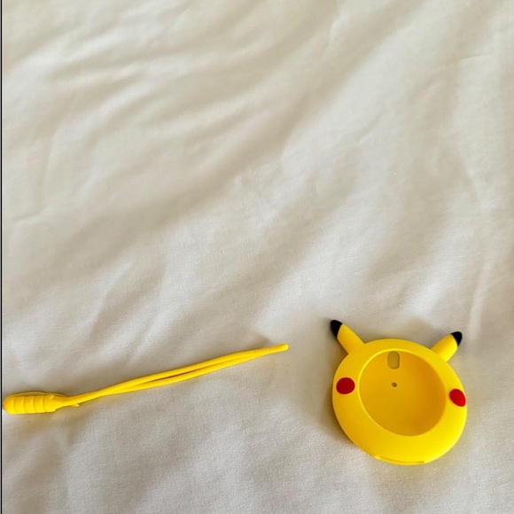 BNWT Yellow Silicone Case for Poke GO Plus +, Soft Silicone Wrist Strap Pikachu - Picture 8 of 9